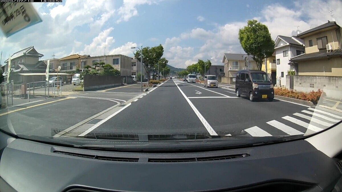 １７日㈪　国道経由ルート走行３５００ｍ。  　最初の４台の遭遇車すべてが毎日の嫌がらせ容疑要件を満足するお約束。  ④４４４４、⓲４４４１、⓰７０００、➌赤、➊６６５６。  ④白　キャンター　　　岡山４３２　や　４４４４　　２７０ｍ（【四全】）  ⓲白　ハイエース　　　倉敷４００　す　４４４１　３１００ｍ（【四三】）  ⓰黒　マークⅩ　　　　岡山３４３　と　７０００　３１００ｍ（【四三】）  ➌赤　ポロ　　　　　　岡山５０２　て　８９１４　３４００ｍ（赤&㊈）  ➊黒　アトレーワゴン　岡山５８１　に　６６５６　３４００ｍ（【四三】）  　※最初の信号交差点にいきなり４４４４。  　※いつも国道を下りる、そこを通れば体感７割で４桁中３桁同字ナンバーないし赤塗色が待ち構えている交差点に４４４１と７０００の待ち構え。  　※出勤路最後の４００ｍに、３台もの４桁中３桁以上同字ナンバーが含まれる不自然。