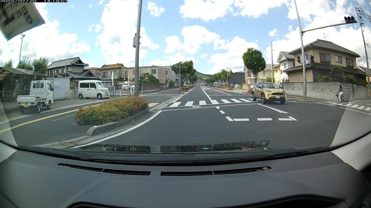 ２０日㈭　国道経由ルート走行３５００ｍ。  　最初３台と最後の対向車が毎日の嫌がらせ容疑要件を満足するお約束。  ②・３０３、③・６８０、④赤４３８２㊈、➊黄・５８０。  ②黒　セレナ　　　　　岡山３５１　ら　・３０３　　２５０ｍ（３桁）  ③青　アトレー　　　　岡山４８０　た　・６８０　　６００ｍ（青＆３桁）  ④赤　ワゴンＲ　　　　岡山５８１　か　４３８２　　８００ｍ（赤＆㊈）  ➊黄　ヤリスクロス　　岡山３３８　ふ　・５８０　３４００ｍ（黄＆３桁）  　※上記４台の他にも、そこを通れば体感７割以上の割合で赤塗色ないし４桁中３桁同字ナンバーが待ち構えている、毎日国道を下りる交差点で僕を待ち伏せていて、タイミングが合わずに国道上で遭遇する形となった容疑要件満足車多数。