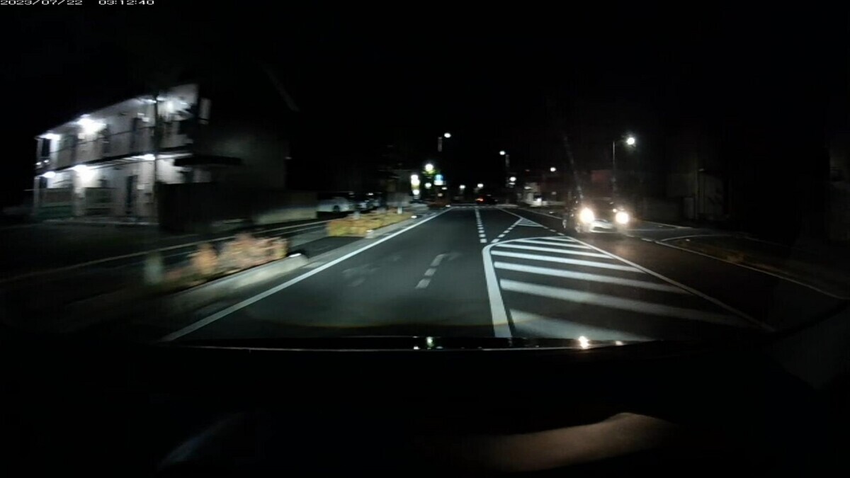 ７月２１日㈮　旧道経由ルート３０００ｍ　国道外遭遇車数３台。  国道外に遭遇車が現れると、そのほとんどが嫌がらせ容疑要件満足車であるお約束。  ①銀　プリウス　　　　〇〇〇〇〇　〇　・３５８　　　３０ｍ（【三以下】）  ②黒　軽自動車　　　　岡山５９９　あ　５０００　　１００ｍ（【四三】）  ③黒　車種不明　　　　姫路５〇〇　〇　２５６５　　９００ｍ（【九】）