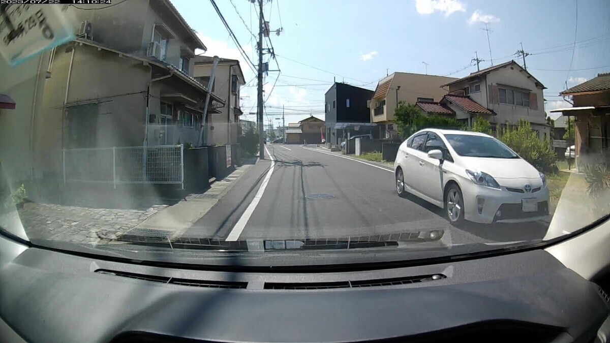 ２２日㈯　自宅町内縦断・国道経由ルート走行５０００ｍ。  　最初５台中４台と最後２台の遭遇車が毎日の嫌がらせ容疑要件を満足するお約束。  ①・・・２、③青、④・・７７、➄９１６２【九】、➋８８８８、➊青・６１６。  ①白　プリウス　　　　岡山３４３　は　・・・２　　２００ｍ（１桁）　  ③青　パレット　　　　岡山５８１　ぬ　８８１４　　２５０ｍ（青）  ④黒　Ｎ－ＢＯＸ　　　岡山７９８　か　・・７７　　４５０ｍ（２桁）  ➄銀　フィット　　　　岡山５０２　す　９１６２　　５５０ｍ（【九】）  ➋白　キャスト　　　　岡山５８３　ふ　８８８８　３３８０ｍ（【四全】）  ➊青　タンク　　　　　岡山５３５　ら　・６１６　３４５０ｍ（青＆３桁）