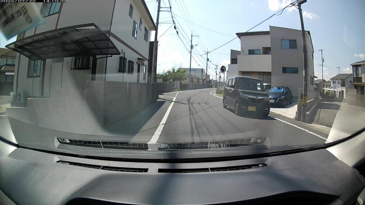 ２２日㈯　自宅町内縦断・国道経由ルート走行５０００ｍ。  　最初５台中４台と最後２台の遭遇車が毎日の嫌がらせ容疑要件を満足するお約束。  ①・・・２、③青、④・・７７、➄９１６２【九】、➋８８８８、➊青・６１６。  ①白　プリウス　　　　岡山３４３　は　・・・２　　２００ｍ（１桁）　  ③青　パレット　　　　岡山５８１　ぬ　８８１４　　２５０ｍ（青）  ④黒　Ｎ－ＢＯＸ　　　岡山７９８　か　・・７７　　４５０ｍ（２桁）  ➄銀　フィット　　　　岡山５０２　す　９１６２　　５５０ｍ（【九】）  ➋白　キャスト　　　　岡山５８３　ふ　８８８８　３３８０ｍ（【四全】）  ➊青　タンク　　　　　岡山５３５　ら　・６１６　３４５０ｍ（青＆３桁）