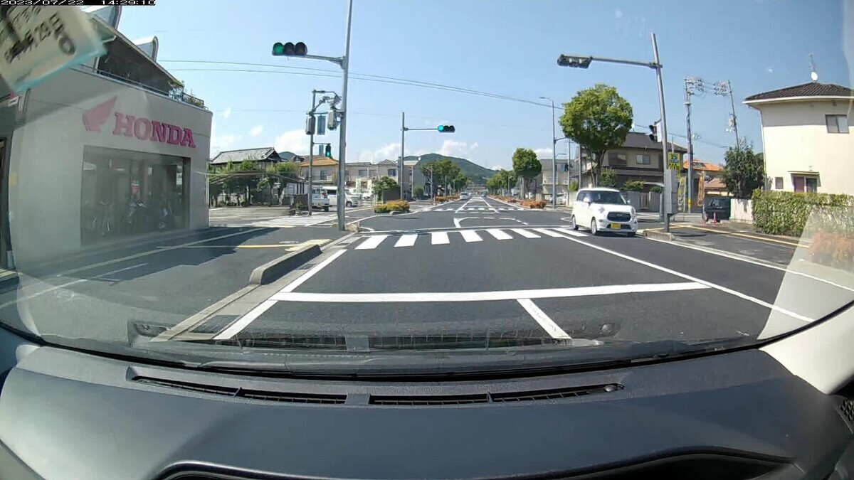 ２２日㈯　自宅町内縦断・国道経由ルート走行５０００ｍ。  　最初５台中４台と最後２台の遭遇車が毎日の嫌がらせ容疑要件を満足するお約束。  ①・・・２、③青、④・・７７、➄９１６２【九】、➋８８８８、➊青・６１６。  ①白　プリウス　　　　岡山３４３　は　・・・２　　２００ｍ（１桁）　  ③青　パレット　　　　岡山５８１　ぬ　８８１４　　２５０ｍ（青）  ④黒　Ｎ－ＢＯＸ　　　岡山７９８　か　・・７７　　４５０ｍ（２桁）  ➄銀　フィット　　　　岡山５０２　す　９１６２　　５５０ｍ（【九】）  ➋白　キャスト　　　　岡山５８３　ふ　８８８８　３３８０ｍ（【四全】）  ➊青　タンク　　　　　岡山５３５　ら　・６１６　３４５０ｍ（青＆３桁）