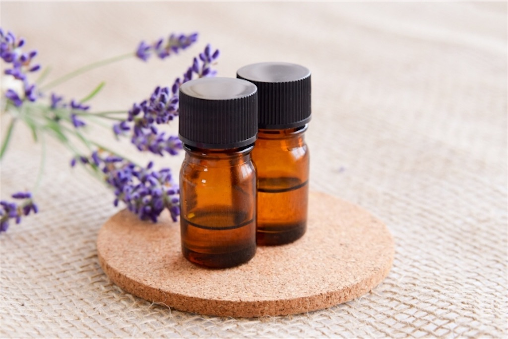 アロマの香りがふわっと広がる 髪と頭皮をケアするヘアミストのレシピ Aromen Der Natur