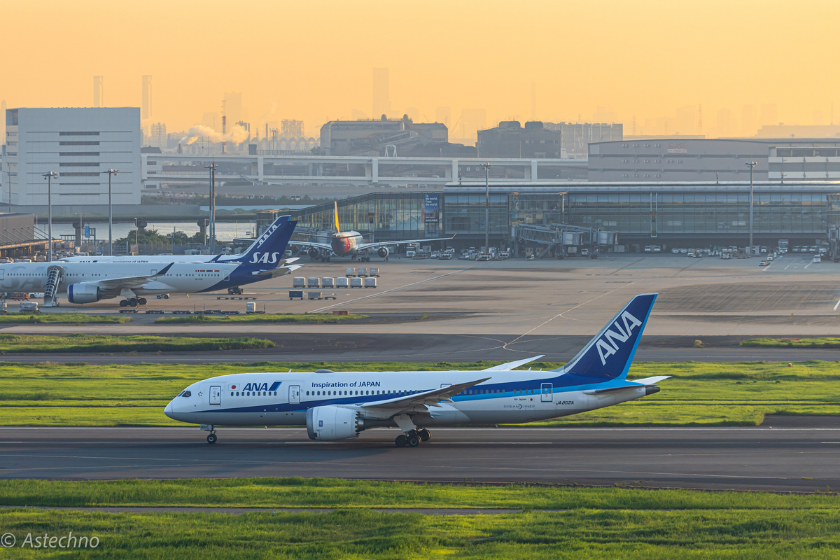 希少 1/200 羽田空港 スポット107.108 空港滑走路模型ベース 背景付 希少 1/200 羽田空港 スポット107.108 空港滑走路模型ベース