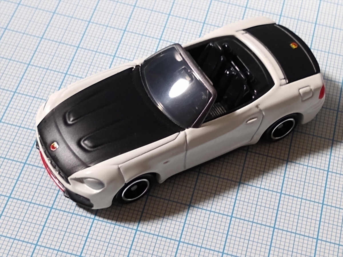 トミカ No.21 アバルト 124 スパイダーの画像７