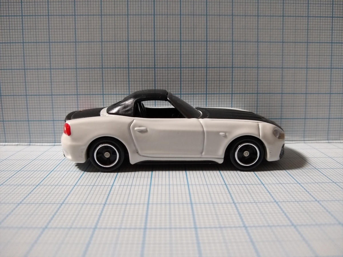トミカ No.21 アバルト 124 スパイダーの画像３