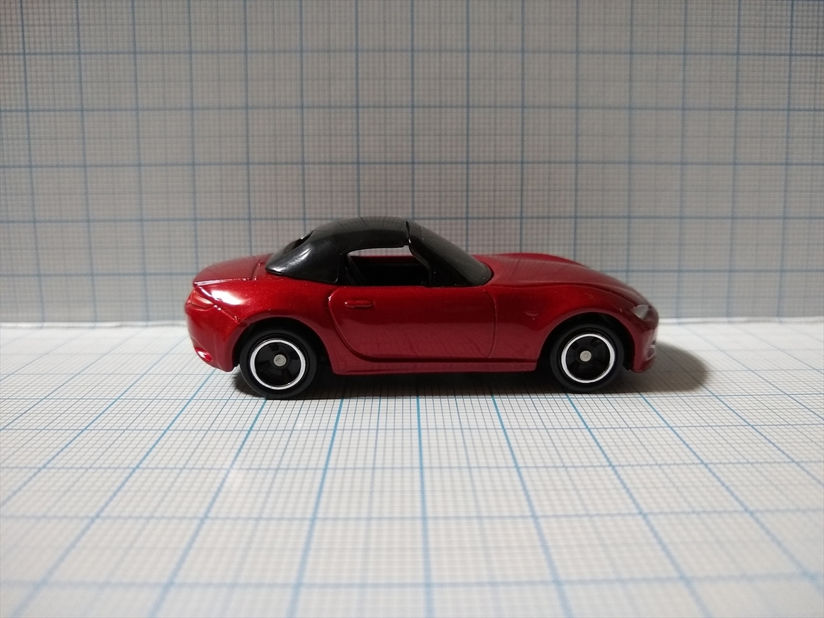 トミカ No.26 マツダ ロードスターの画像３