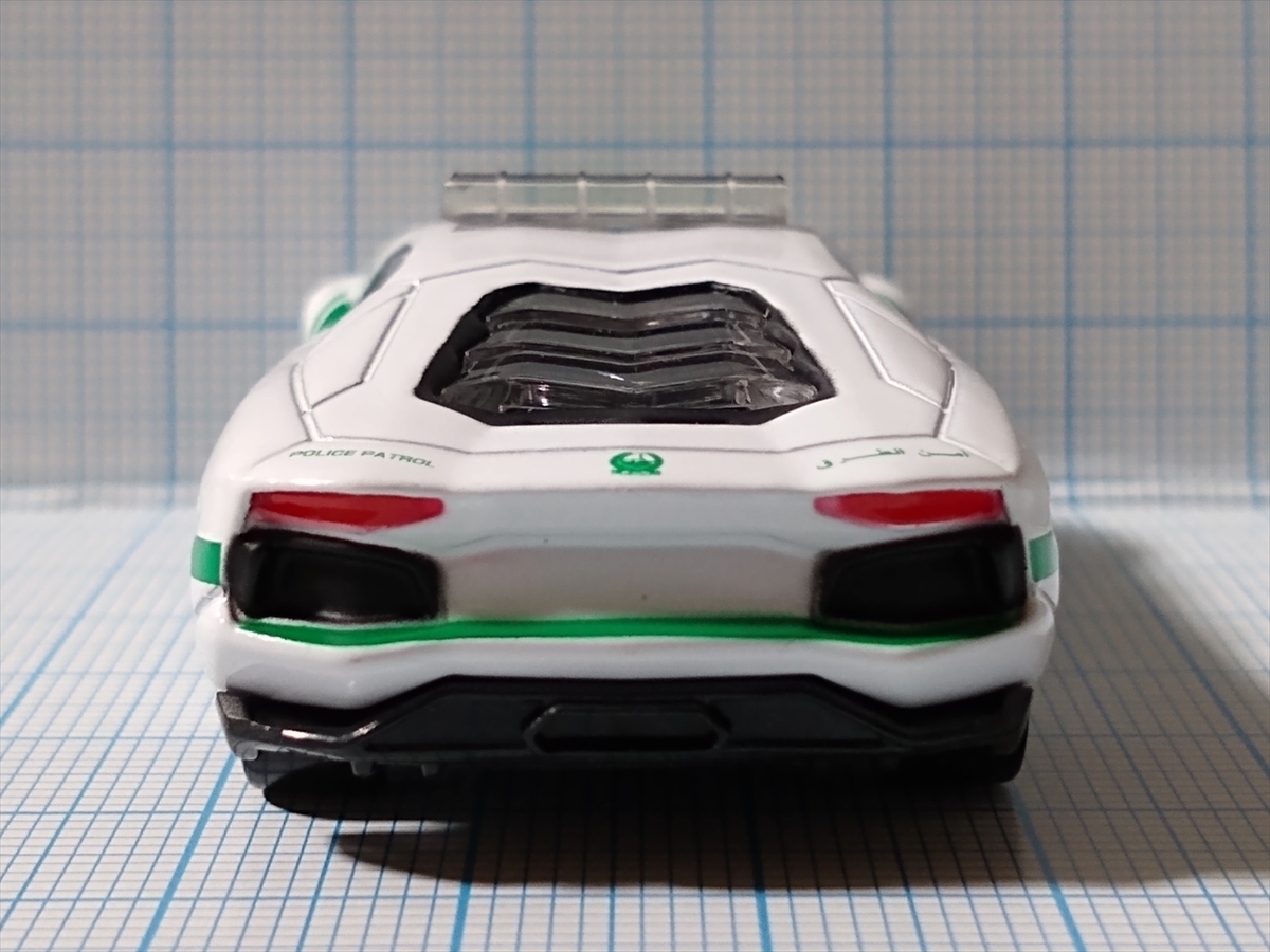 トミカ No.87 ランボルギーニ アベンタドール LP 700-4 ドバイ警察仕様の画像２