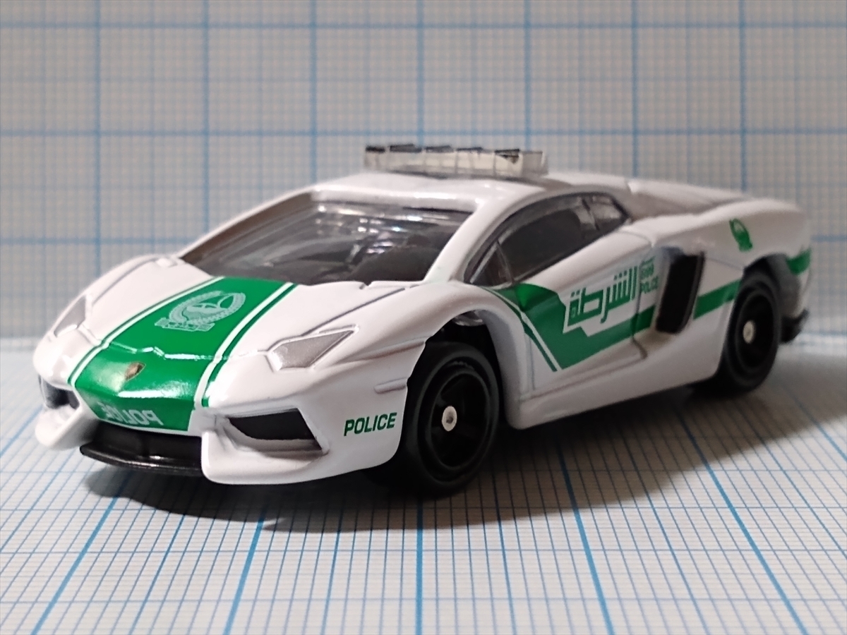 トミカ No.87 ランボルギーニ アベンタドール LP 700-4 ドバイ警察仕様の画像３