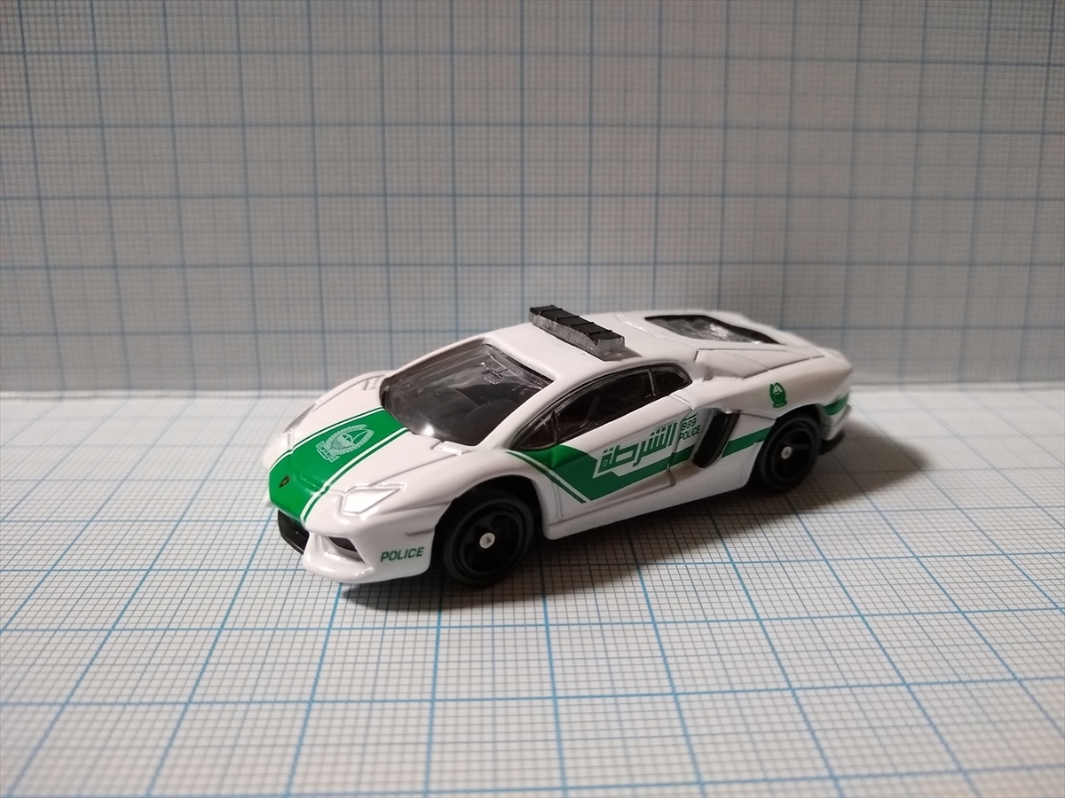 トミカ No.87 ランボルギーニ アベンタドール LP 700-4 ドバイ警察仕様の画像１