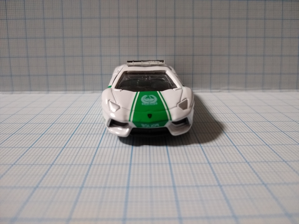 トミカ No.87 ランボルギーニ アベンタドール LP 700-4 ドバイ警察仕様の画像２