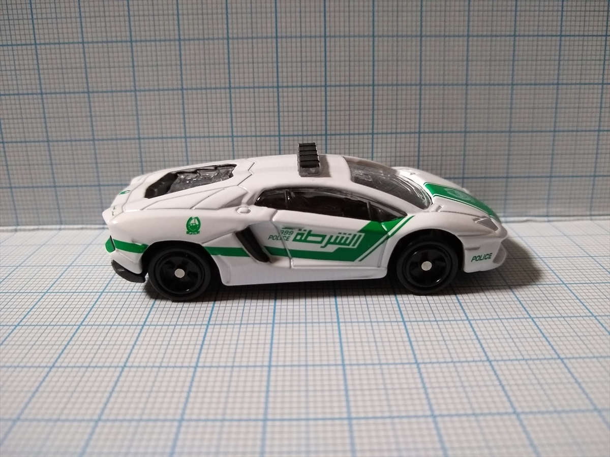 トミカ No.87 ランボルギーニ アベンタドール LP 700-4 ドバイ警察仕様の画像３