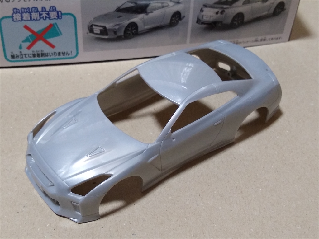 アオシマ ザ・スナップ キット NISSAN GT-R/アルティメイトメタルシルバーの画像１