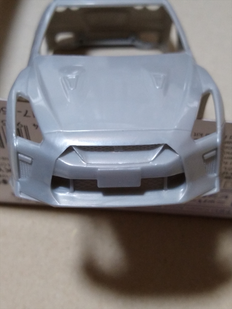 アオシマ ザ・スナップ キット NISSAN GT-R/アルティメイトメタルシルバーの画像３