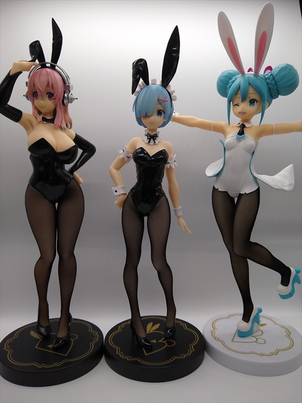 プライズフィギュア BiCute Bunnies Figure レム そに子 初音ミク 並べて撮影してみました。の画像