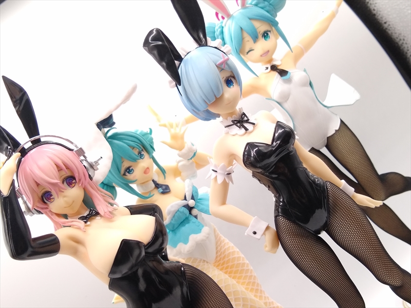 プライズフィギュア BiCute Bunnies Figure レム そに子 初音ミク 並べて撮影してみました。の画像１