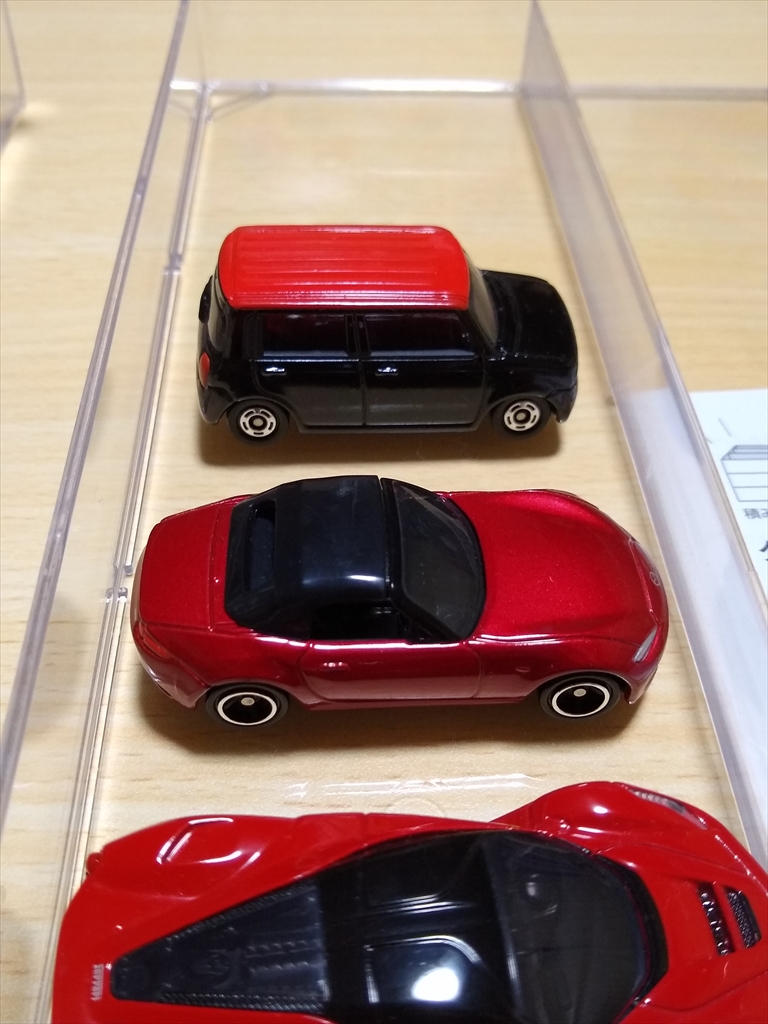 セリア クリアケース 2トレー　ミニカー入るのか！！の画像
