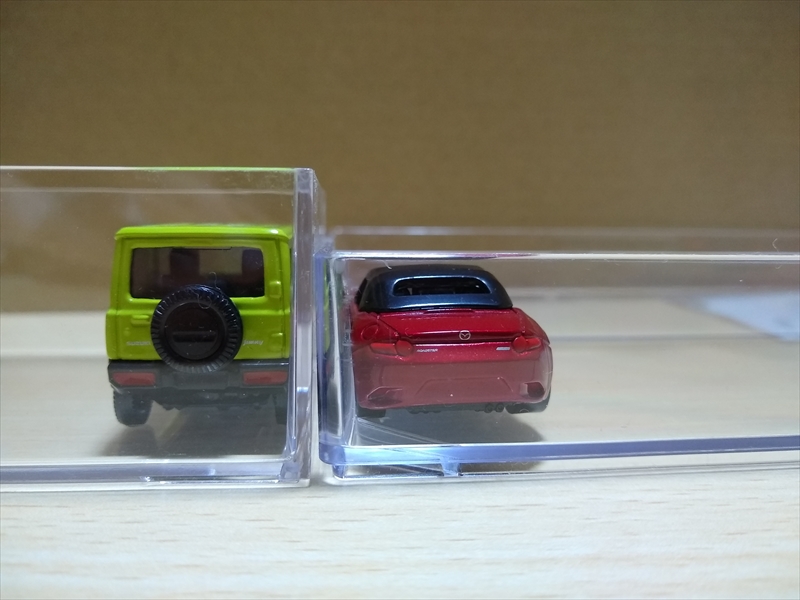 セリア クリアケース 2トレー　ミニカー入るのか！！の画像
