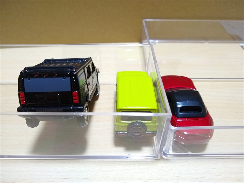 セリア クリアケース 2トレー　ミニカー入るのか！！の画像