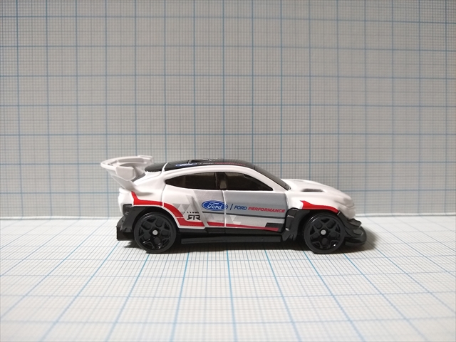 （レビュー）ホットウィール FORD MUSTANG MACH-E 1400の画像