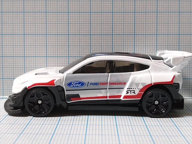 （レビュー）ホットウィール FORD MUSTANG MACH-E 1400の画像