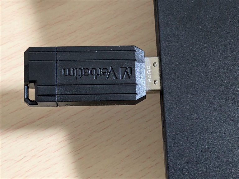 Verbatim USBメモリー64㎇なのに半分しか容量が入っていない・・の画像