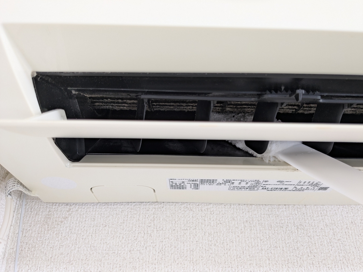 ダイソー エアコンの隙間をらくらくお掃除エアコンクリーナー（レビュー）の画像