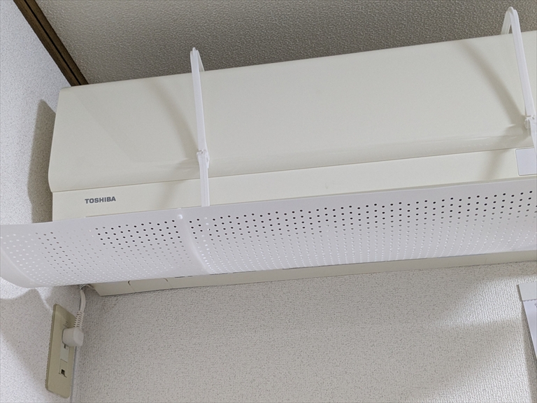 役に立つのか？ ダイソー エアコン風よけカバー（レビュー）の画像