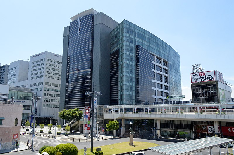 豊田市中央図書館と交流館図書室を訪れる 振り返ればロバがいる