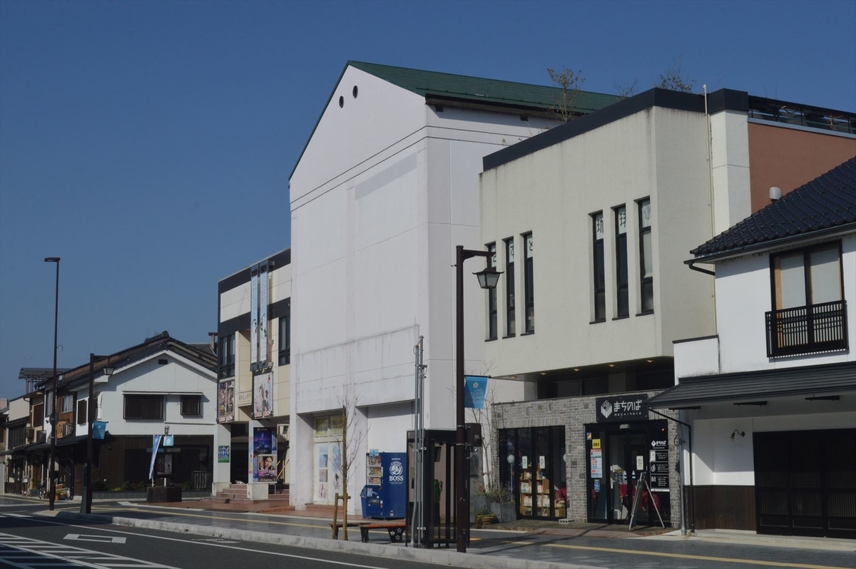 福知山市の映画館 振り返ればロバがいる 福知山市の映画館 振り返ればロバがいる