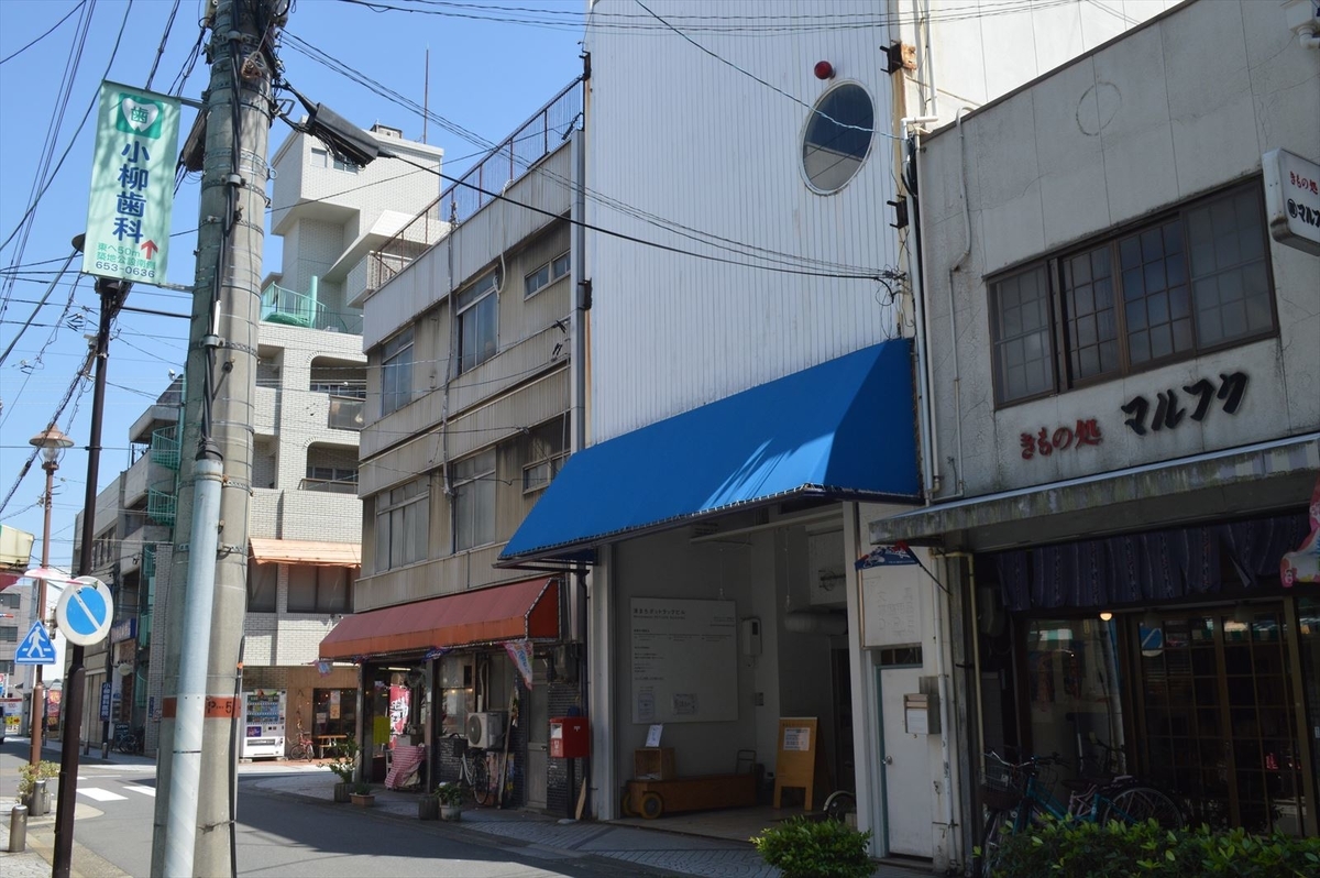 築地口の映画館 振り返ればロバがいる