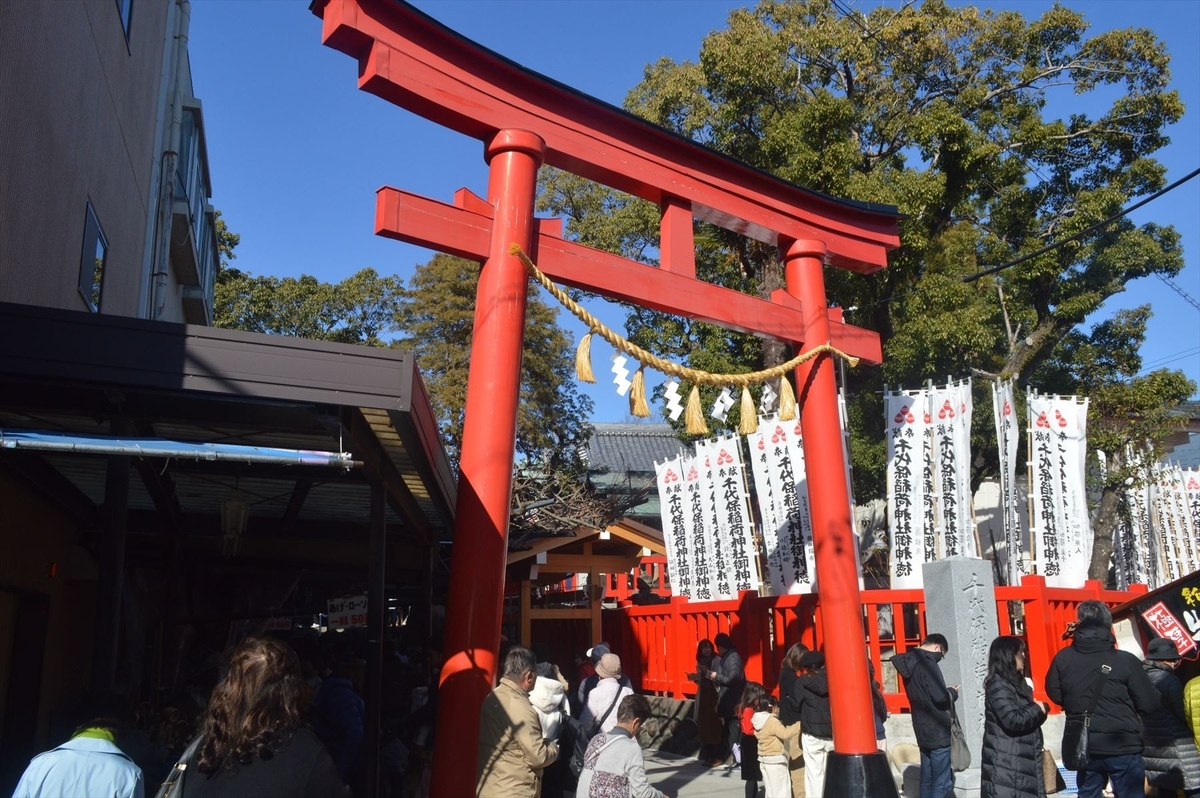 海津市平田町の映画館 振り返ればロバがいる