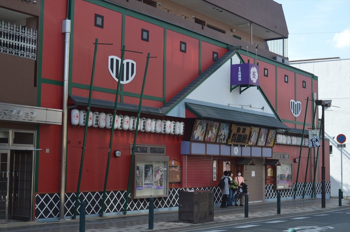 池田市の映画館 - 振り返ればロバがいる