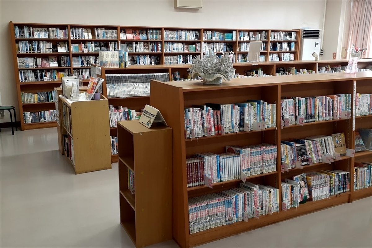 豊橋市二川地区の映画館 振り返ればロバがいる