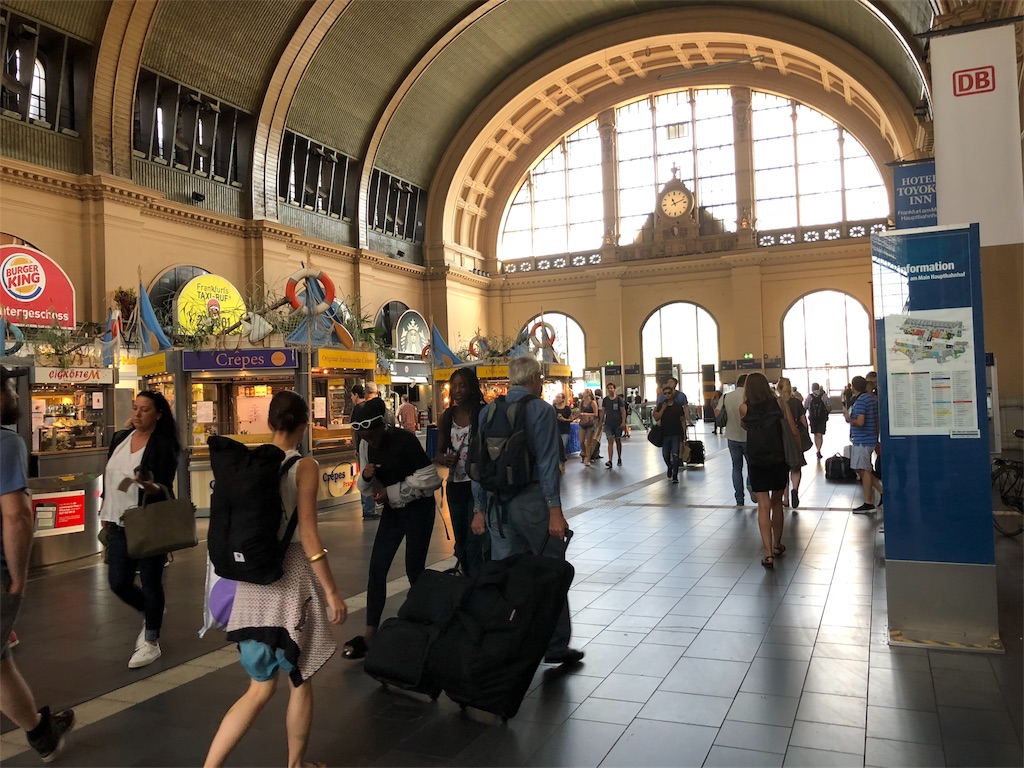 フランクフルト中央駅 圓谷綾乃 おしゃべりピアニスト