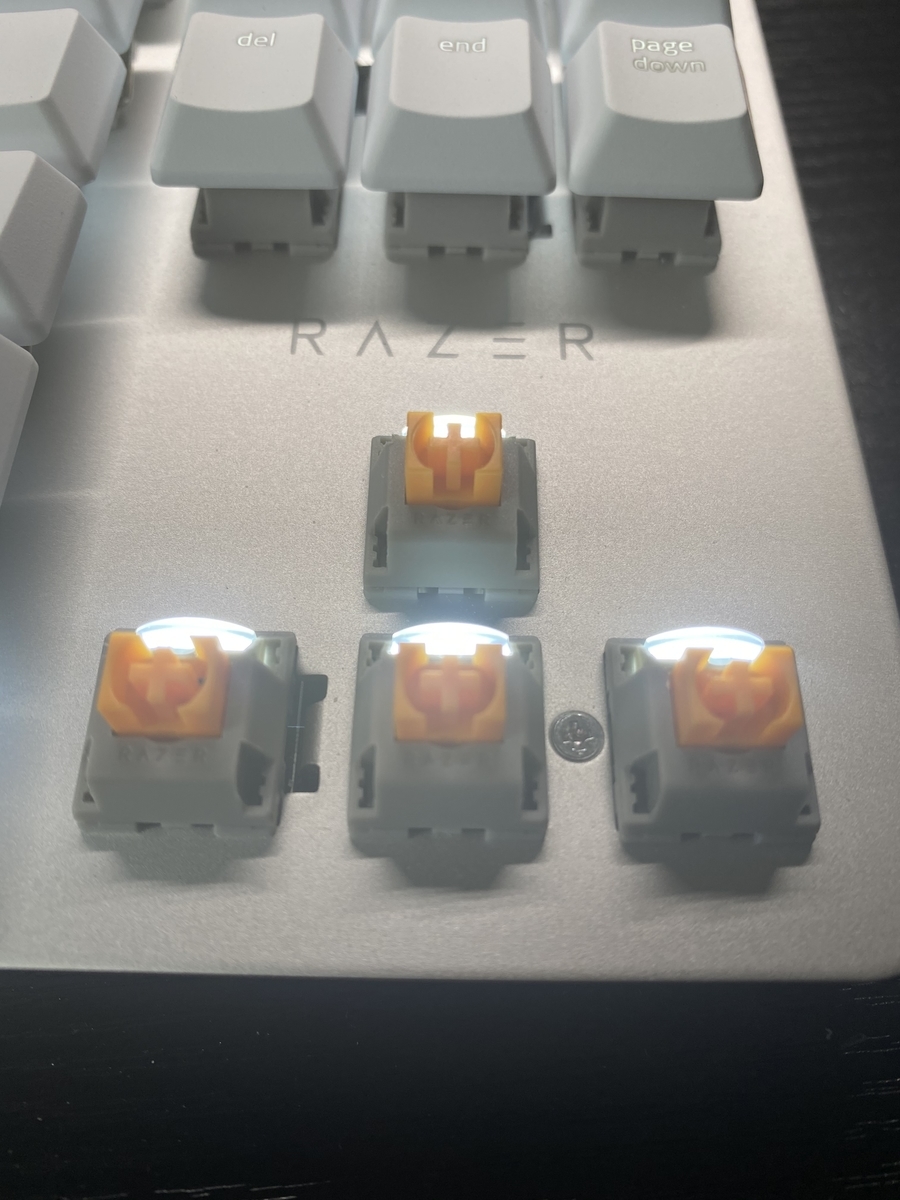 RAZER BlackWidow Liteレビュー!~綺麗な白LEDと個性あるオレンジ軸が