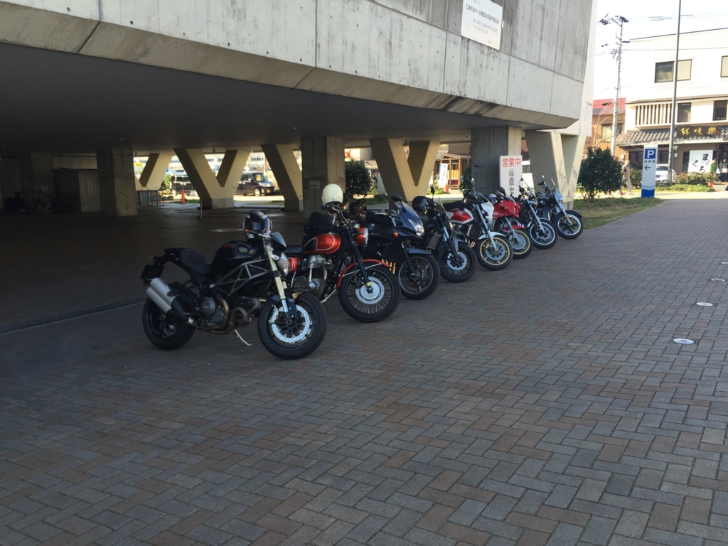 バイクパーキングもシッカリあって嬉しい