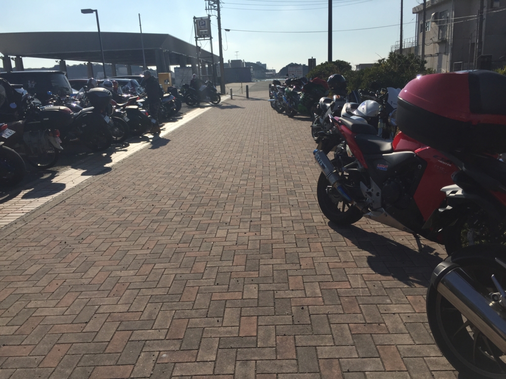 三崎港のバイクパーキング
