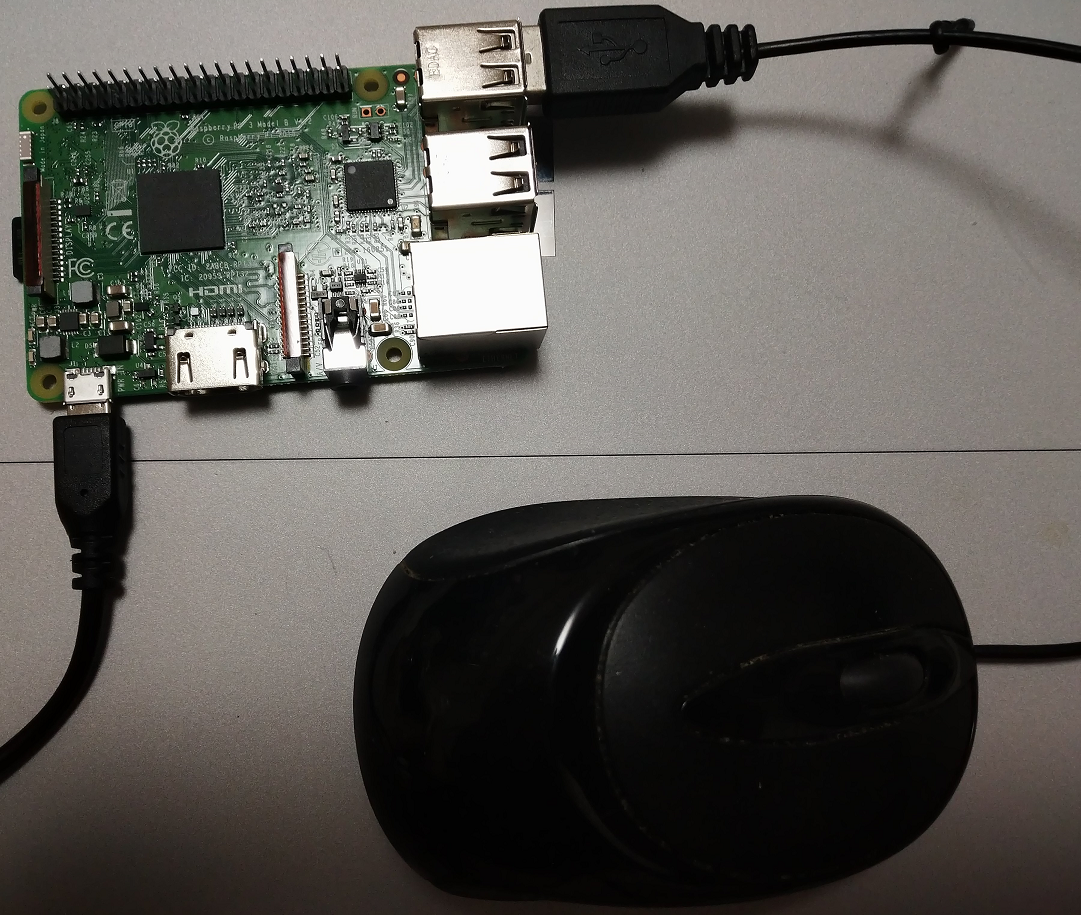 4つあるUSB-Aのどれかにマウスを接続