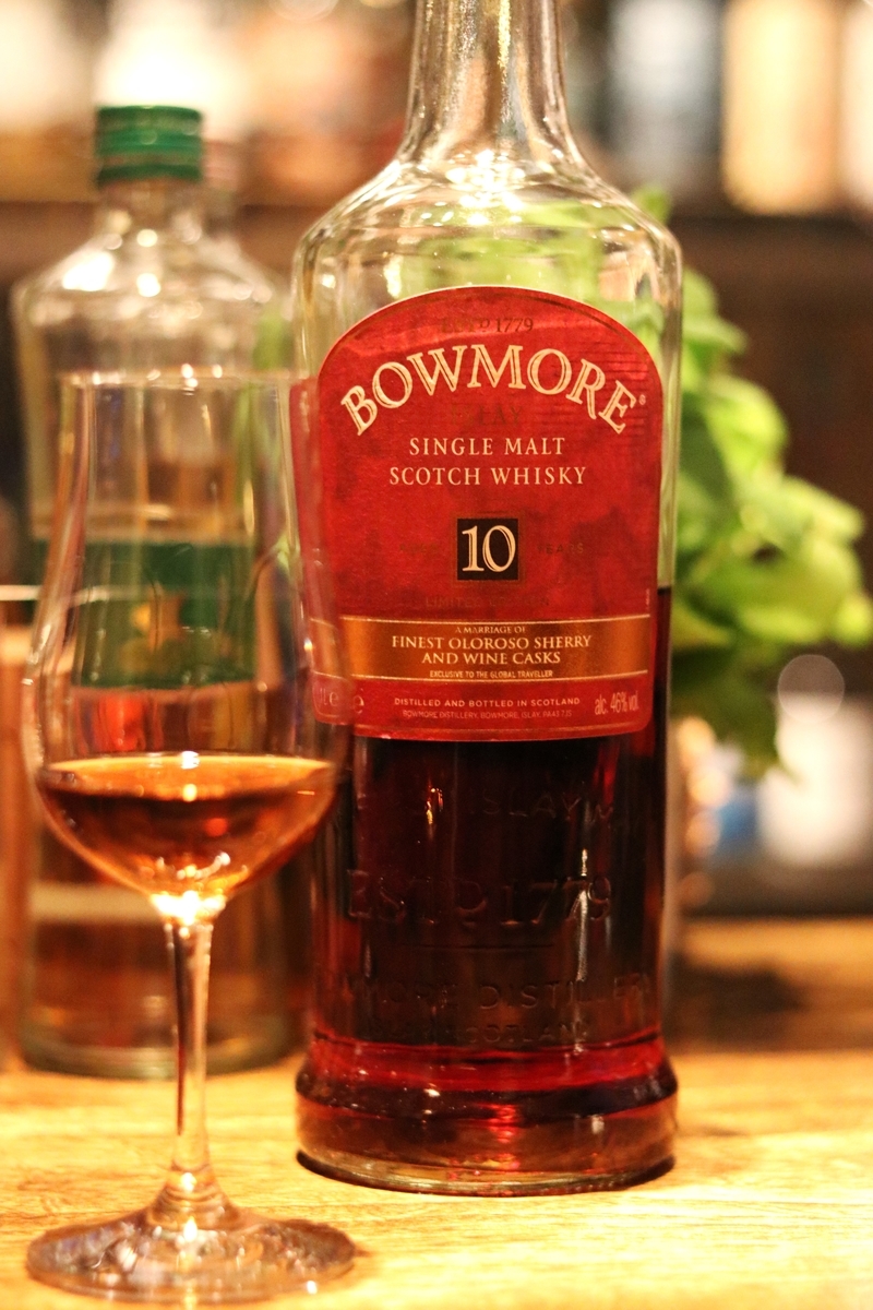 未開栓ボウモア10年インスパイアードデビルズカスク