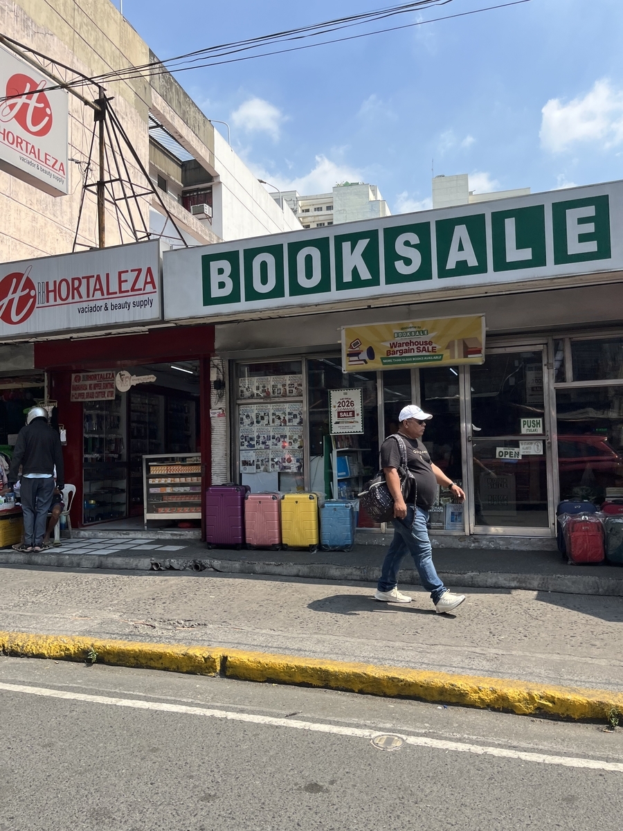 Ermita・博物館近くのBooksale店舗。Solidaridadからすぐ近く