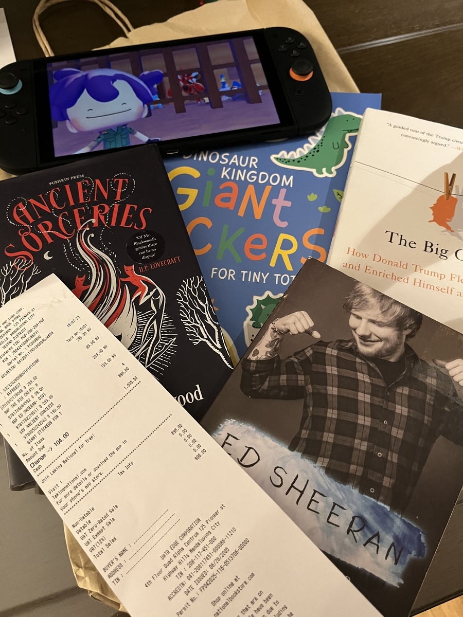 今回購入した書籍たち。₱99〜₱299でまとめて手に入れた