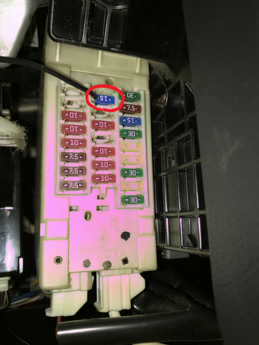 ヒューズボックスからの電源の取り …