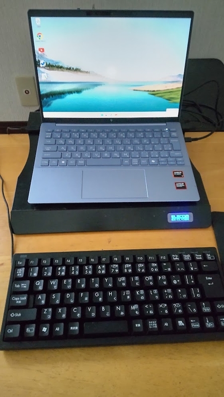 HP PavilionAero13-bgの画像。外付けキーボードを接続している。