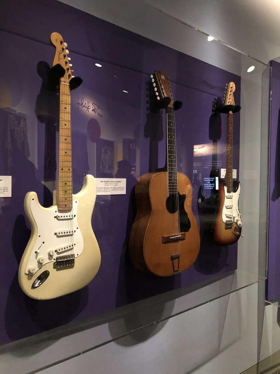 ROCK&ROLL HALL OF FAME 2022 ロックの殿堂入り 洋書 The Rock & Roll Hall of Fame: The Outrageous, Definitive