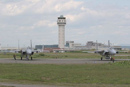 千歳基地にて　203飛行隊のF-15J（02-8921・42-8832）