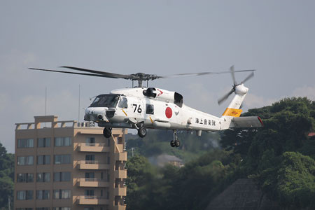 2006横須賀サマーフェスタにて　101航空隊のSH-60J（8276）