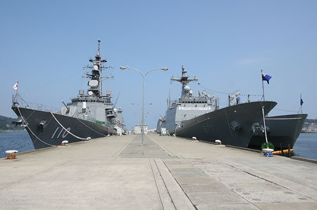 横須賀に入港した2006年韓国海軍練習艦隊