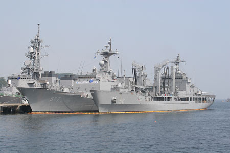 横須賀に入港した2006年韓国海軍練習艦隊