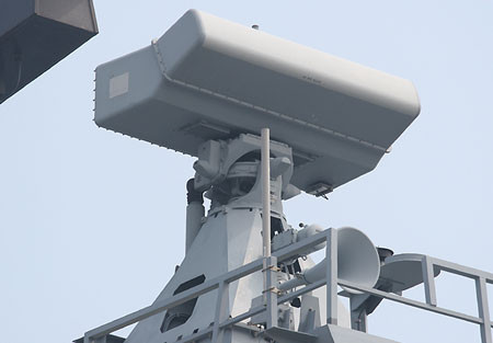 韓国海軍の駆逐艦テジョヨンに装備されたMW08形３次元対空レーダー